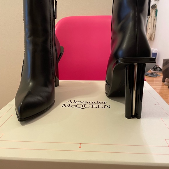 Alexander McQueen black leather boots - Picture 8 of 8